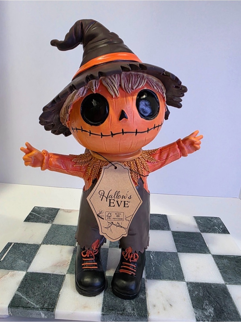 Hallows Eve Halloween Pumpkin
Scarecrow Autumn Pumpkin Figurine